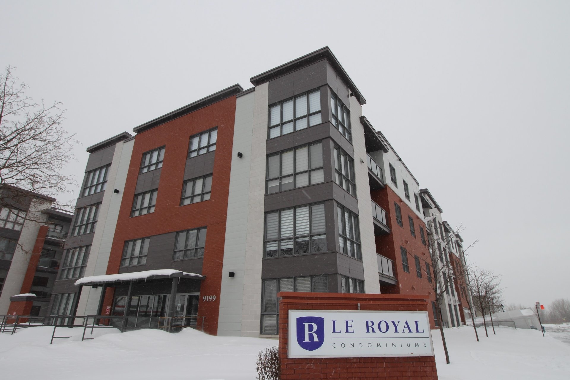 image 0 - Apartment For rent Rivière-des-Prairies/Pointe-aux-Trembles Montréal  - 6 rooms