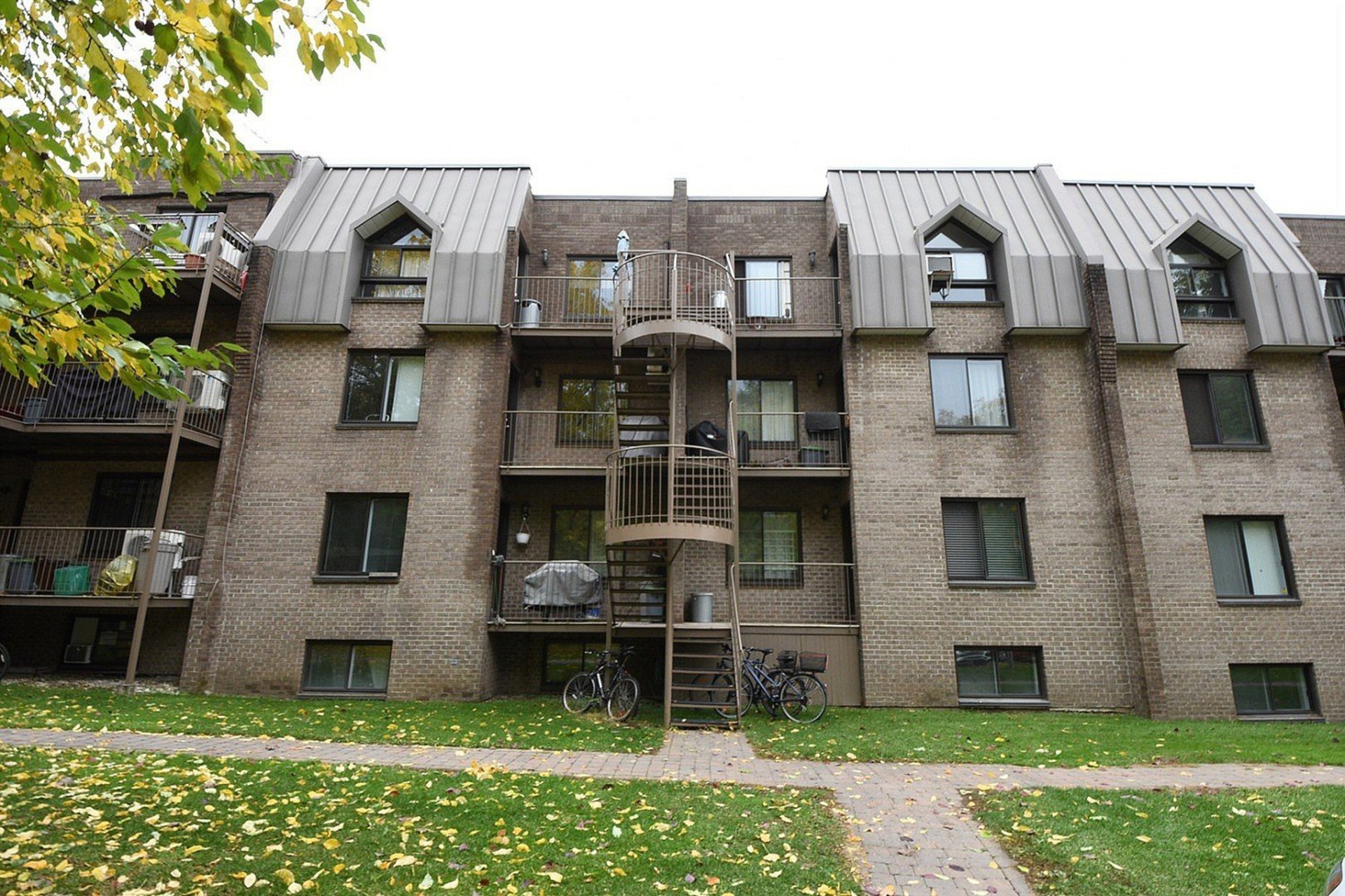 image 16 - Apartment For rent Le Sud-Ouest Montréal  - 5 rooms