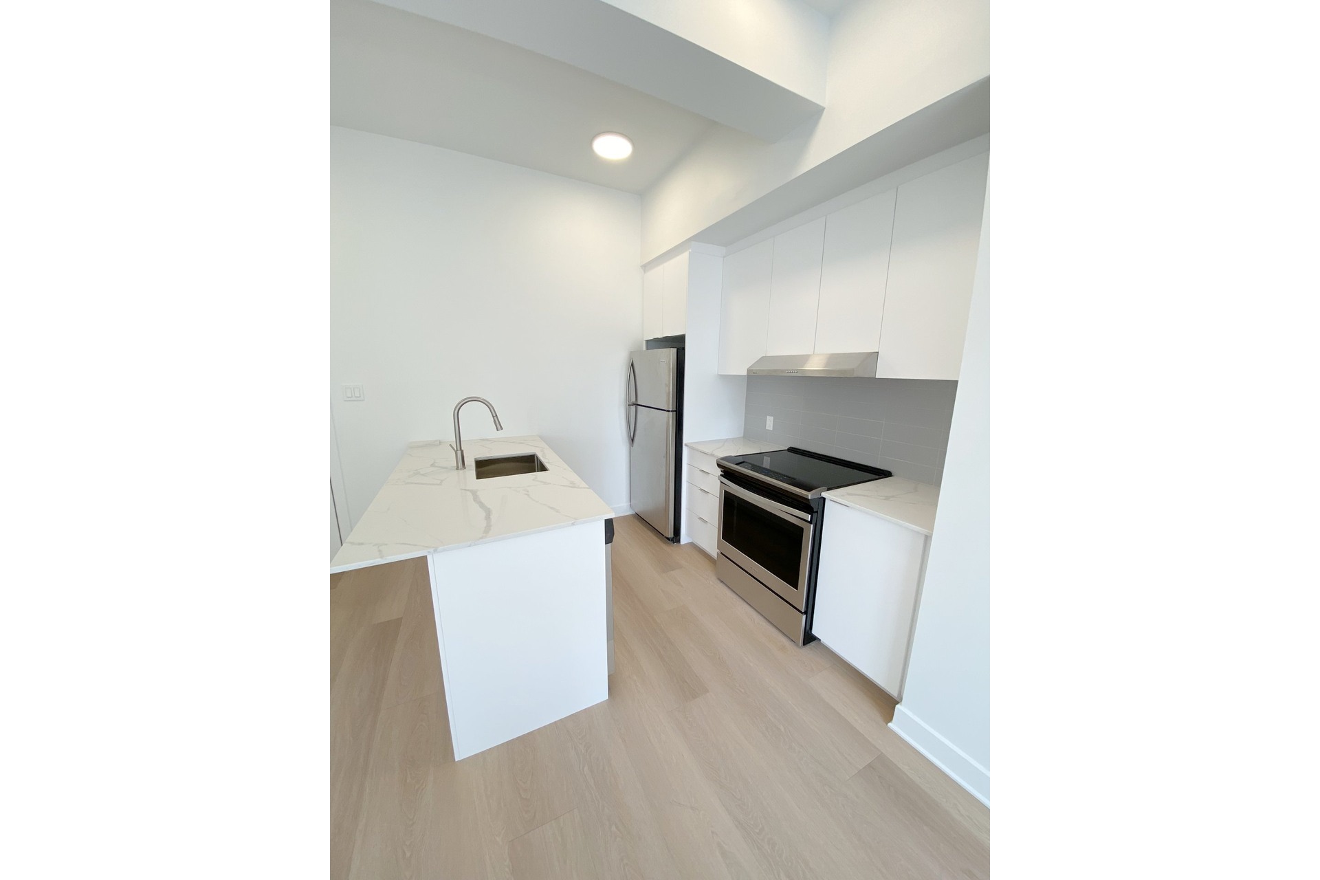 image 5 - Apartment For rent Le Sud-Ouest Montréal  - 4 rooms