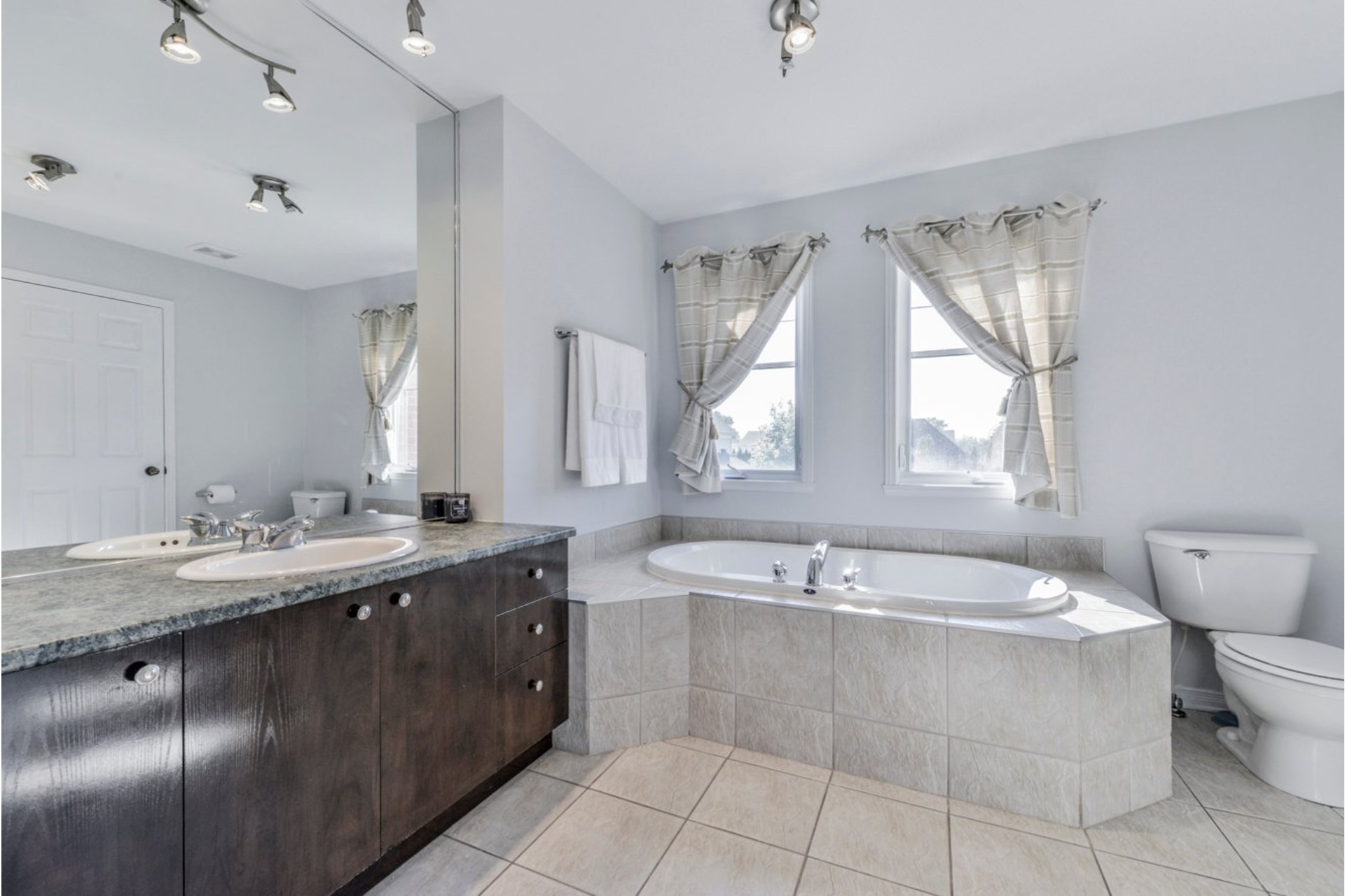 image 18 - House For sale Brossard - 11 rooms