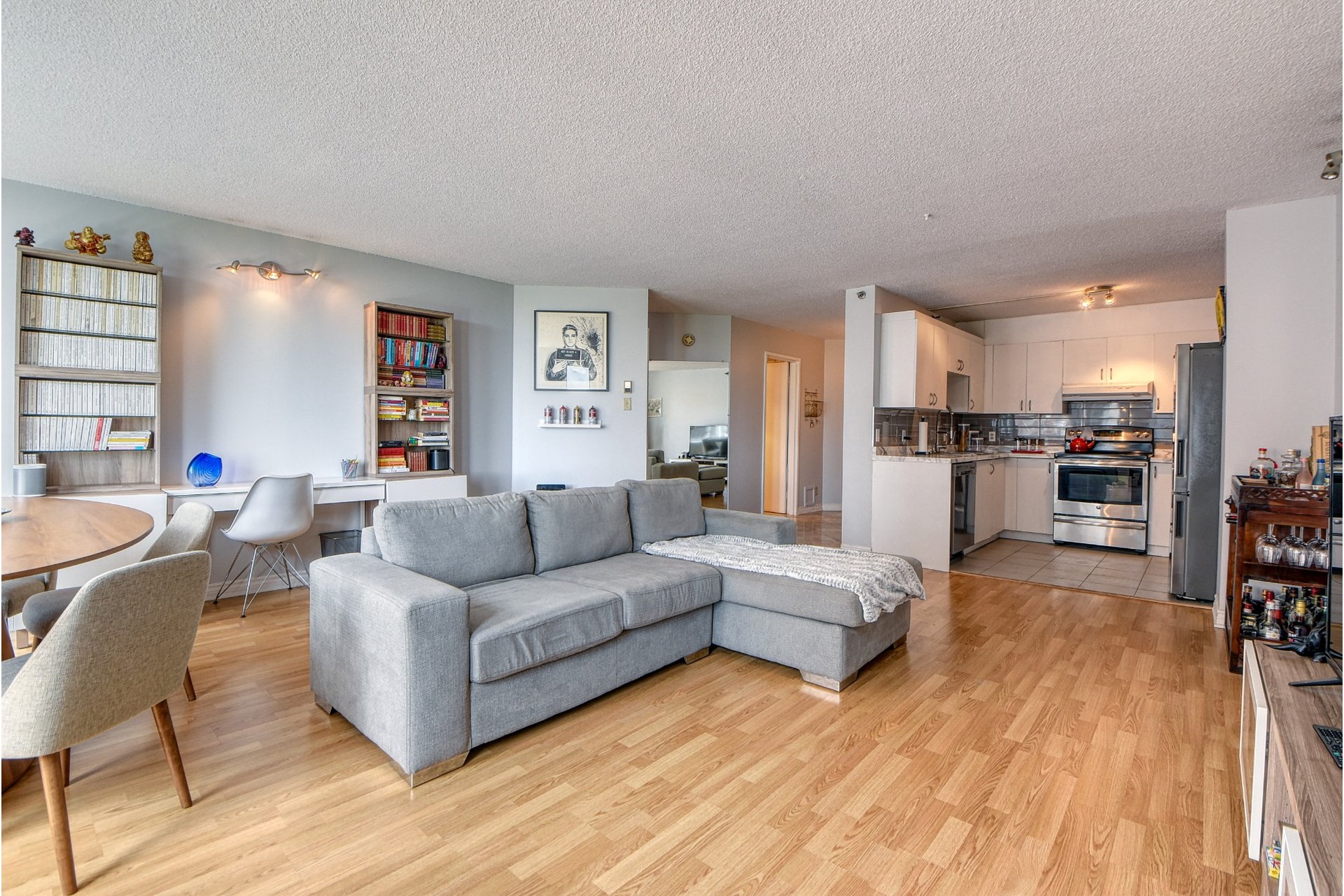 image 0 - Apartment For rent Ville-Marie Montréal  - 5 rooms
