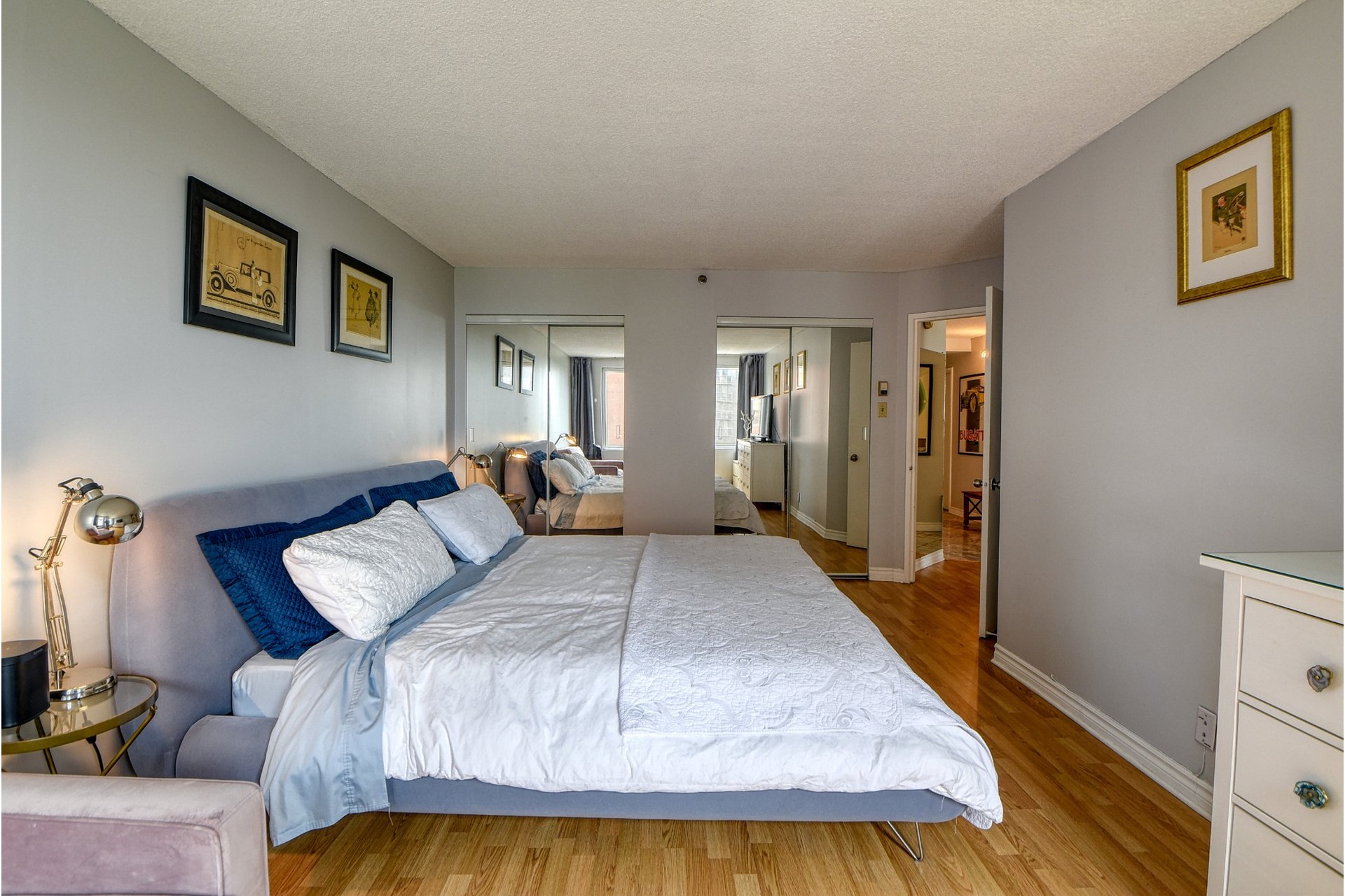 image 9 - Apartment For rent Ville-Marie Montréal  - 5 rooms