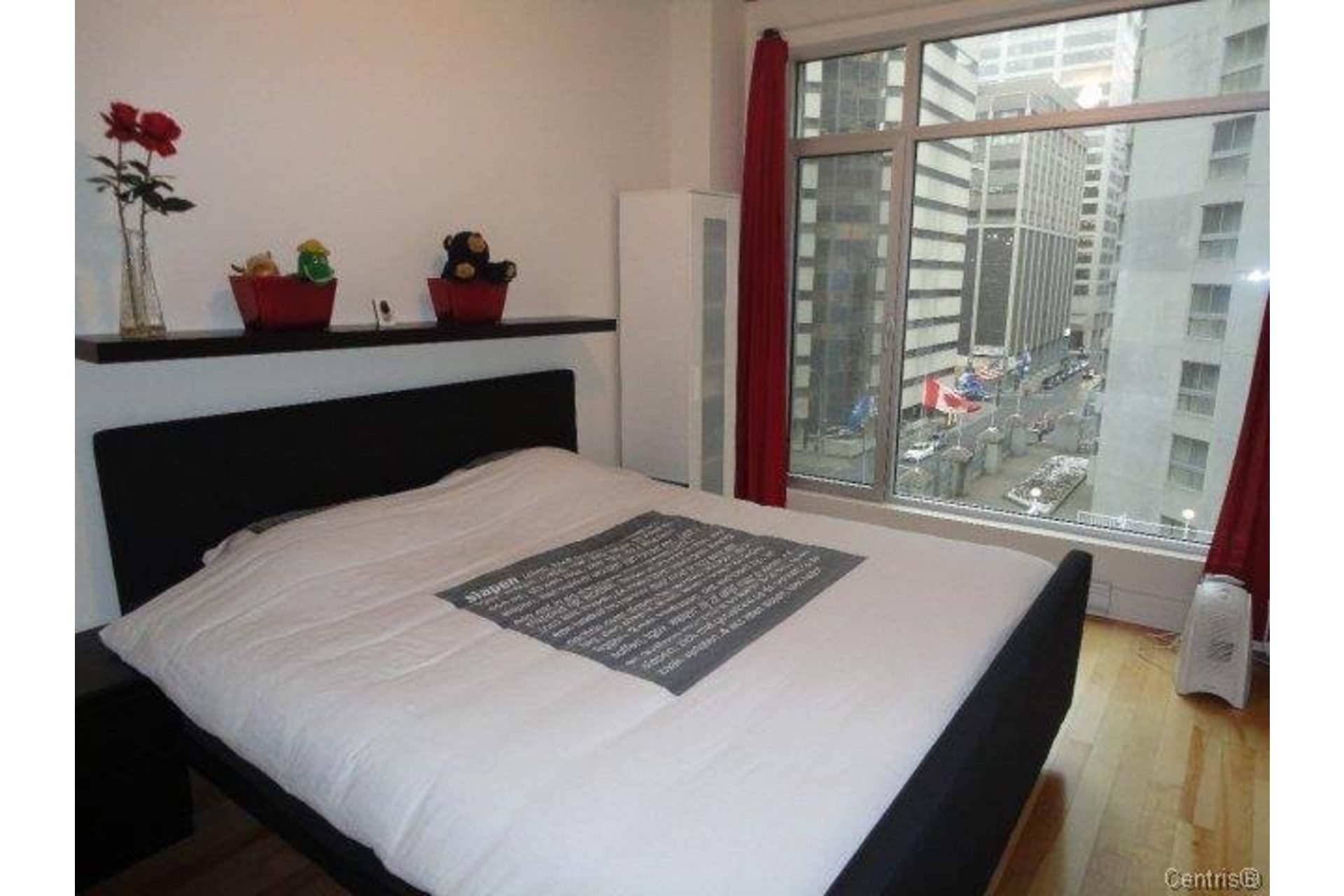 image 5 - Apartment For rent Ville-Marie Montréal  - 4 rooms