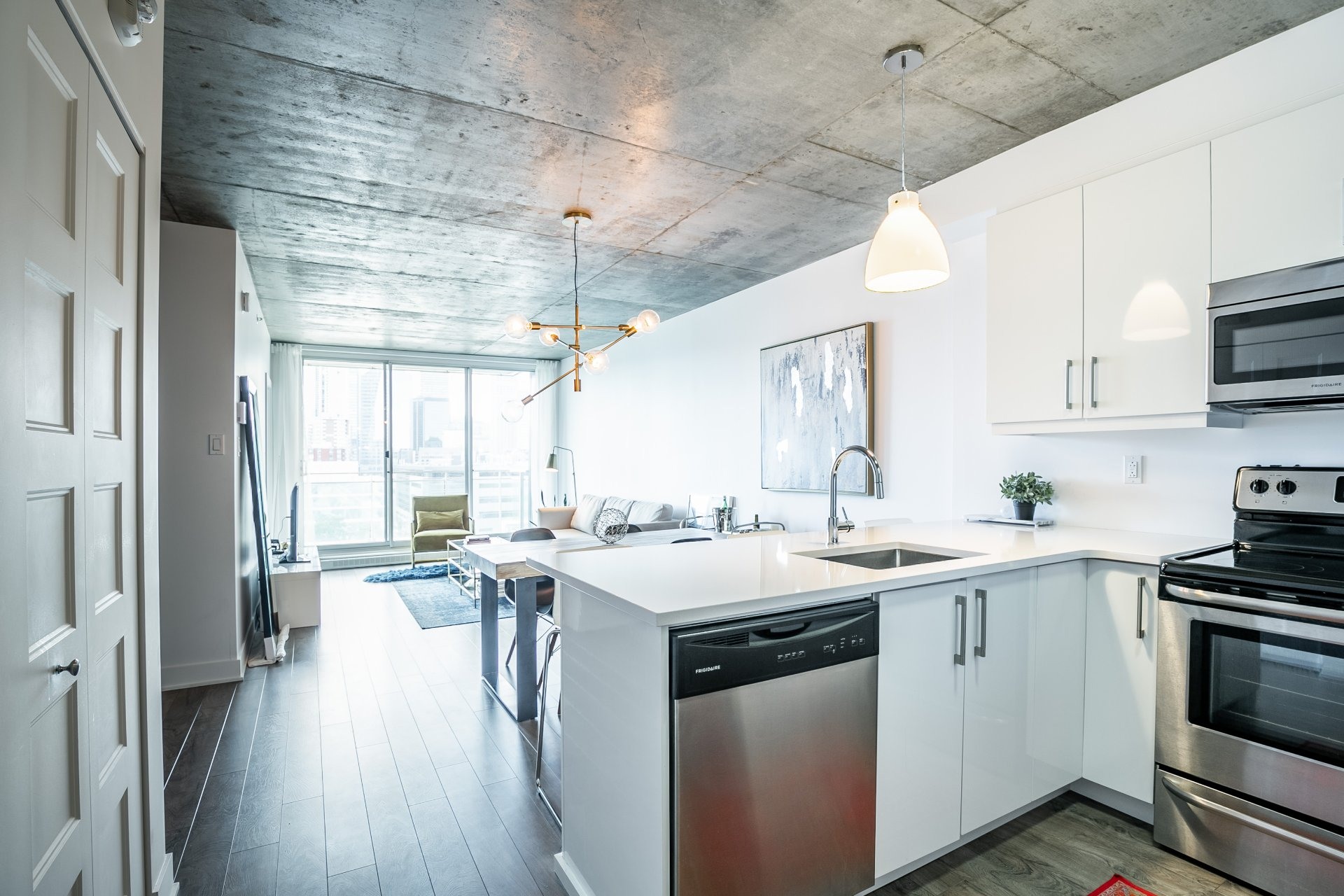 image 5 - Apartment For rent Le Sud-Ouest Montréal  - 6 rooms