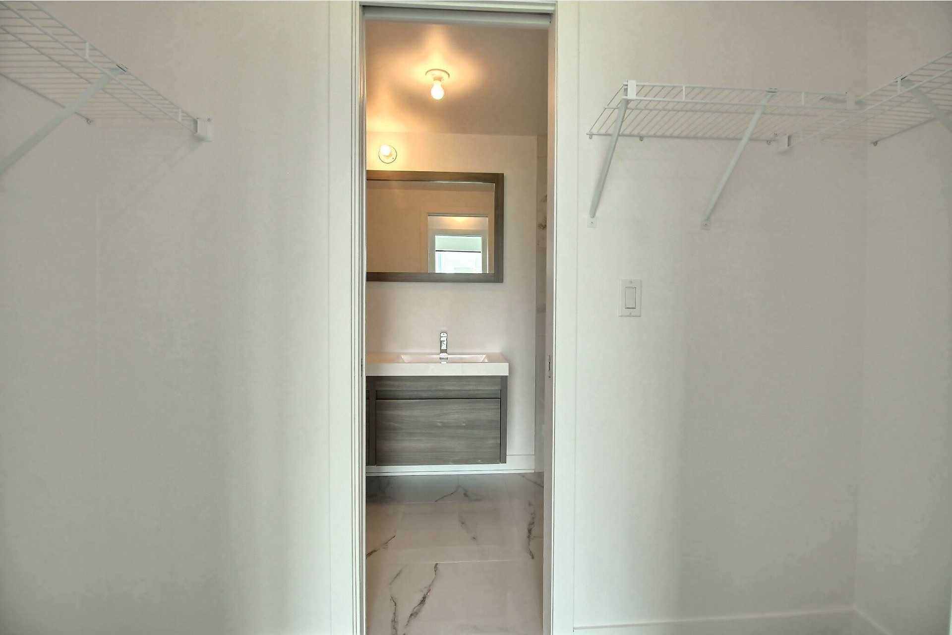image 13 - Apartment For rent Le Sud-Ouest Montréal  - 6 rooms