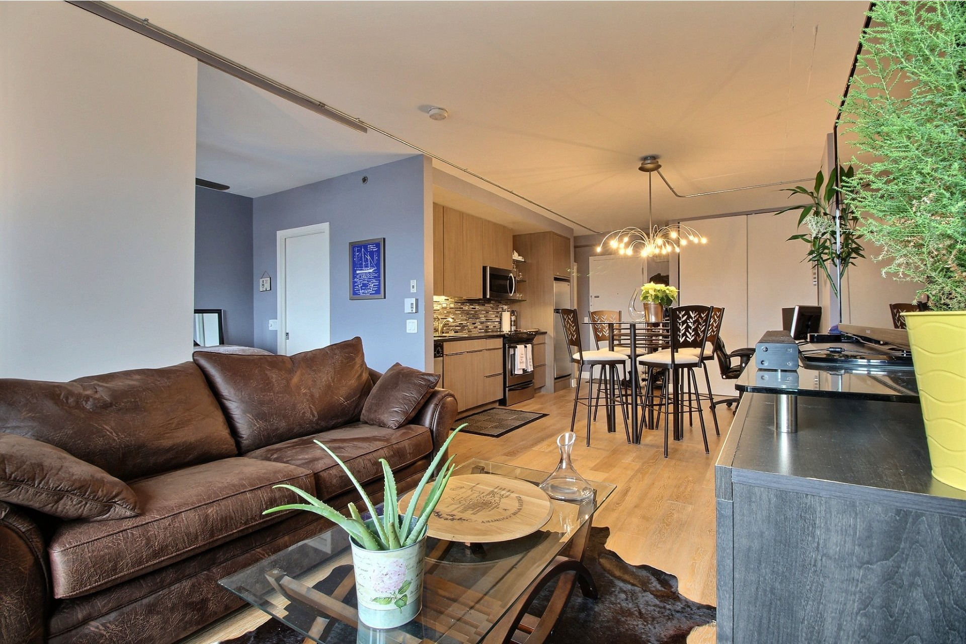 image 0 - Apartment For rent Le Sud-Ouest Montréal  - 4 rooms