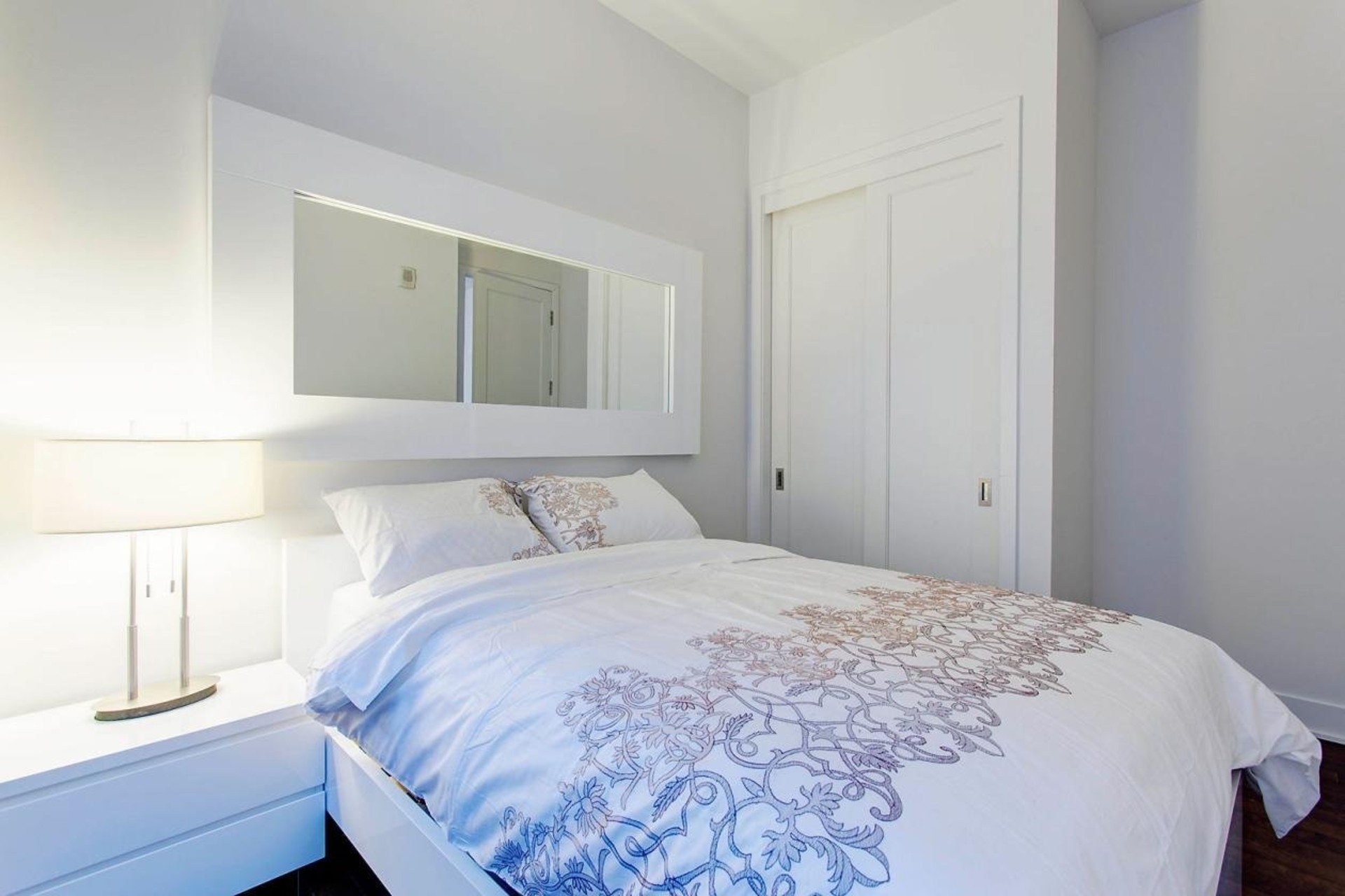 image 8 - Apartment For rent Ville-Marie Montréal  - 5 rooms