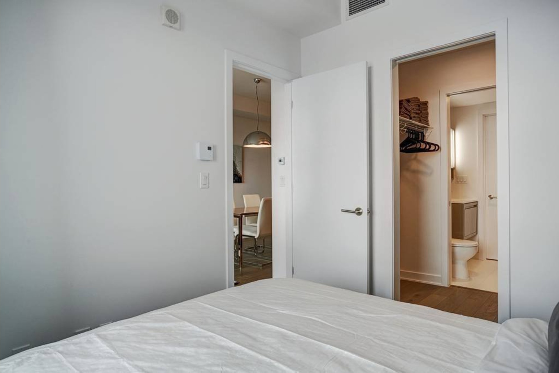 image 11 - Apartment For rent Ville-Marie Montréal  - 4 rooms