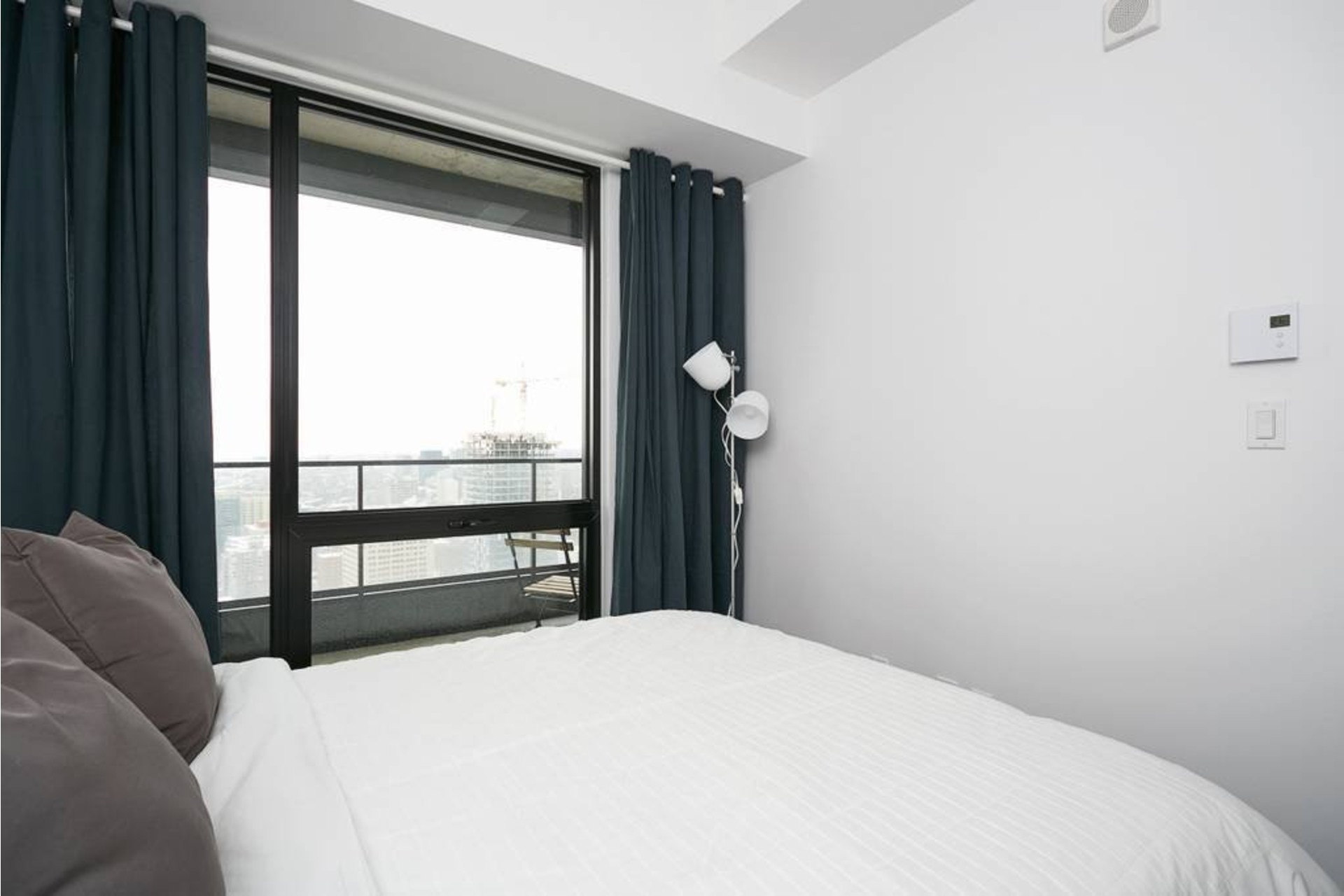 image 8 - Apartment For rent Ville-Marie Montréal  - 4 rooms