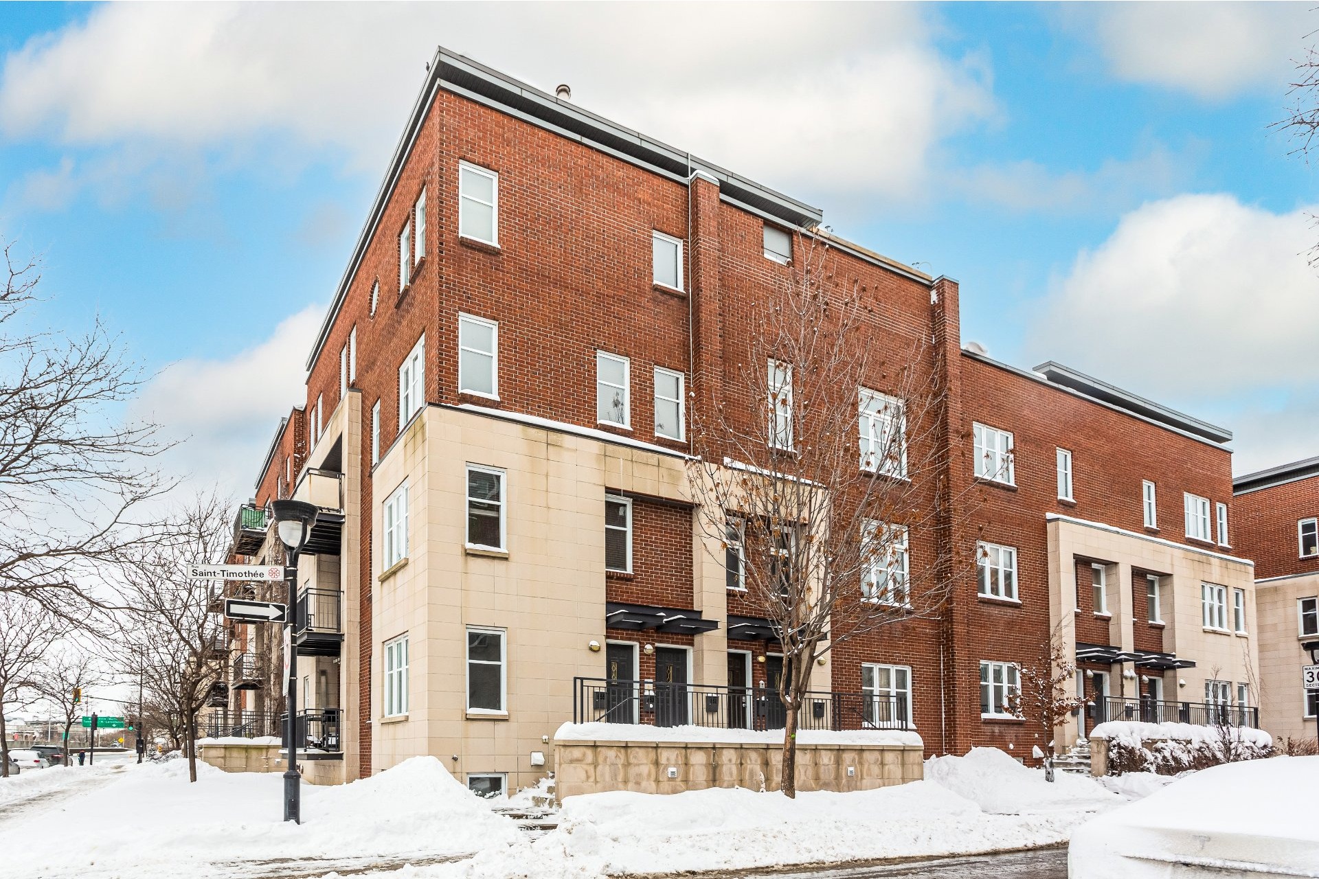image 0 - Apartment For rent Ville-Marie Montréal  - 6 rooms