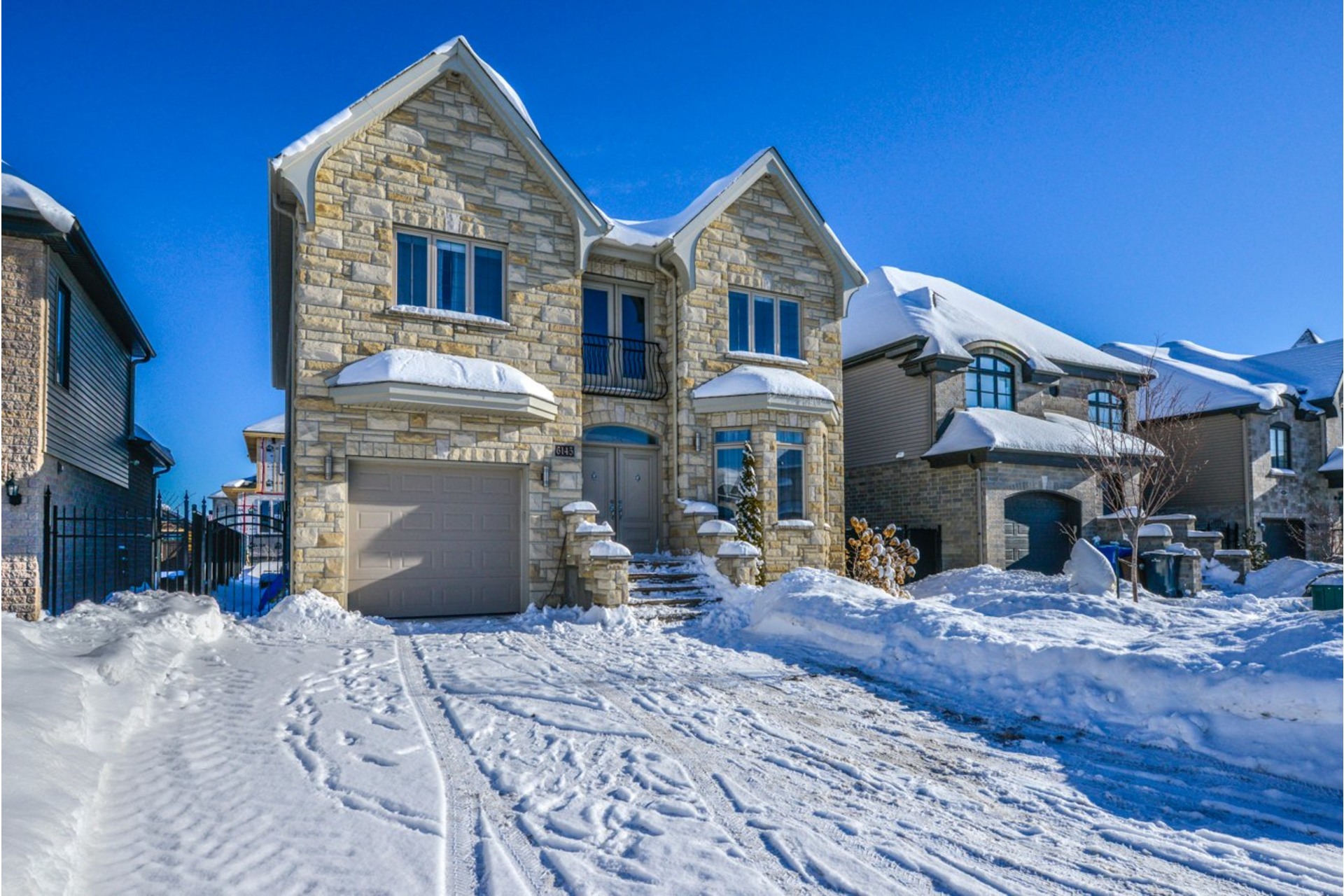 image 2 - House For sale Brossard - 19 rooms