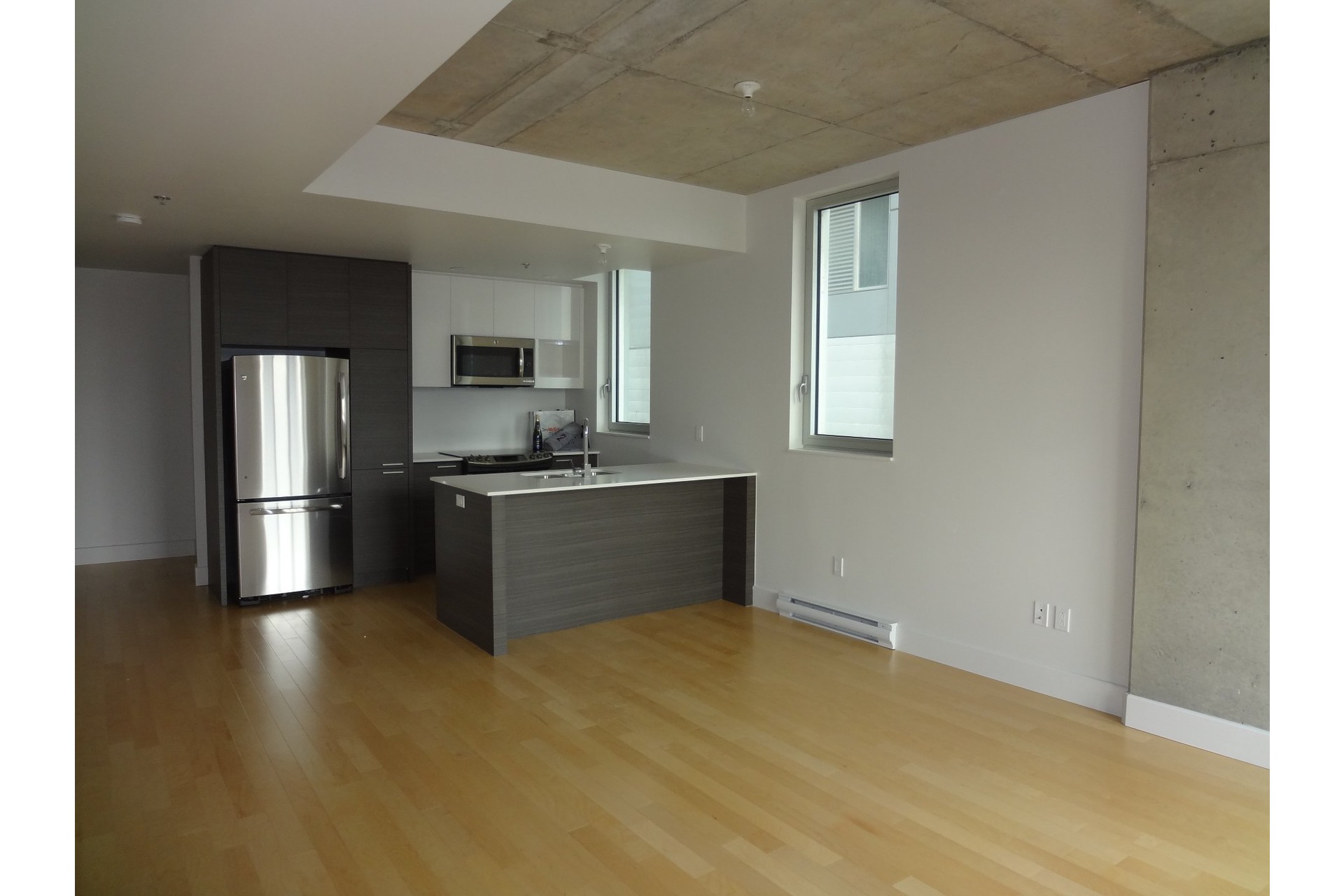 image 2 - Apartment For rent Ville-Marie Montréal  - 3 rooms