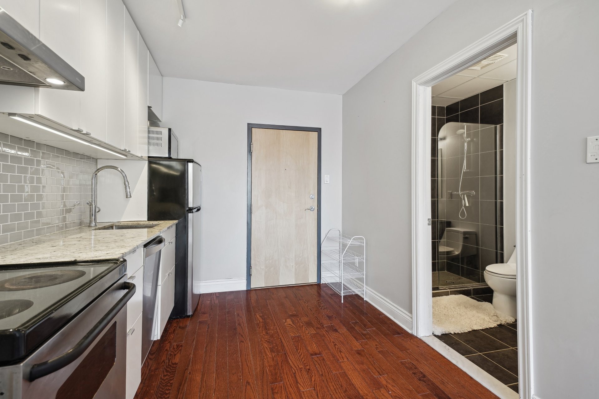 image 4 - Apartment For rent Le Plateau-Mont-Royal Montréal  - 4 rooms