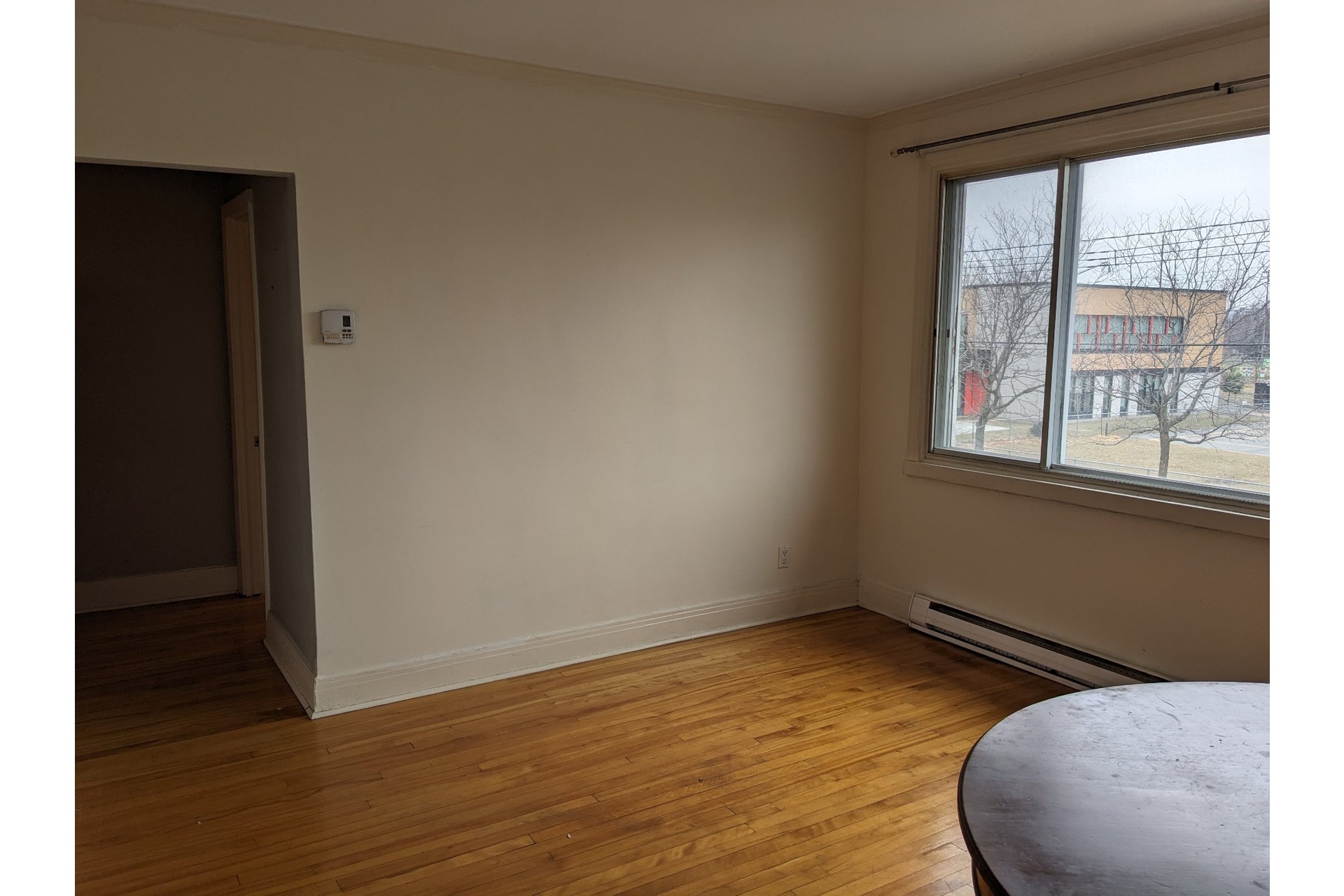 image 3 - Apartment For rent Côte-des-Neiges/Notre-Dame-de-Grâce Montréal  - 5 rooms