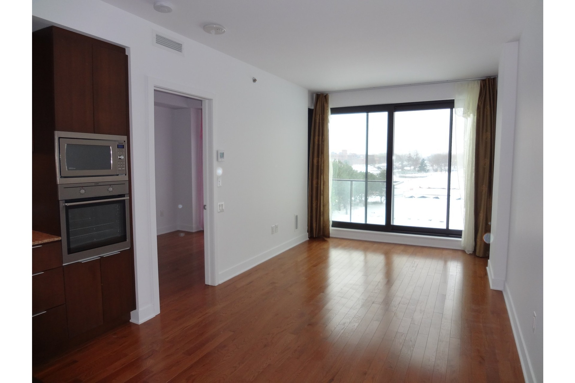 image 4 - Apartment For rent Le Sud-Ouest Montréal  - 3 rooms