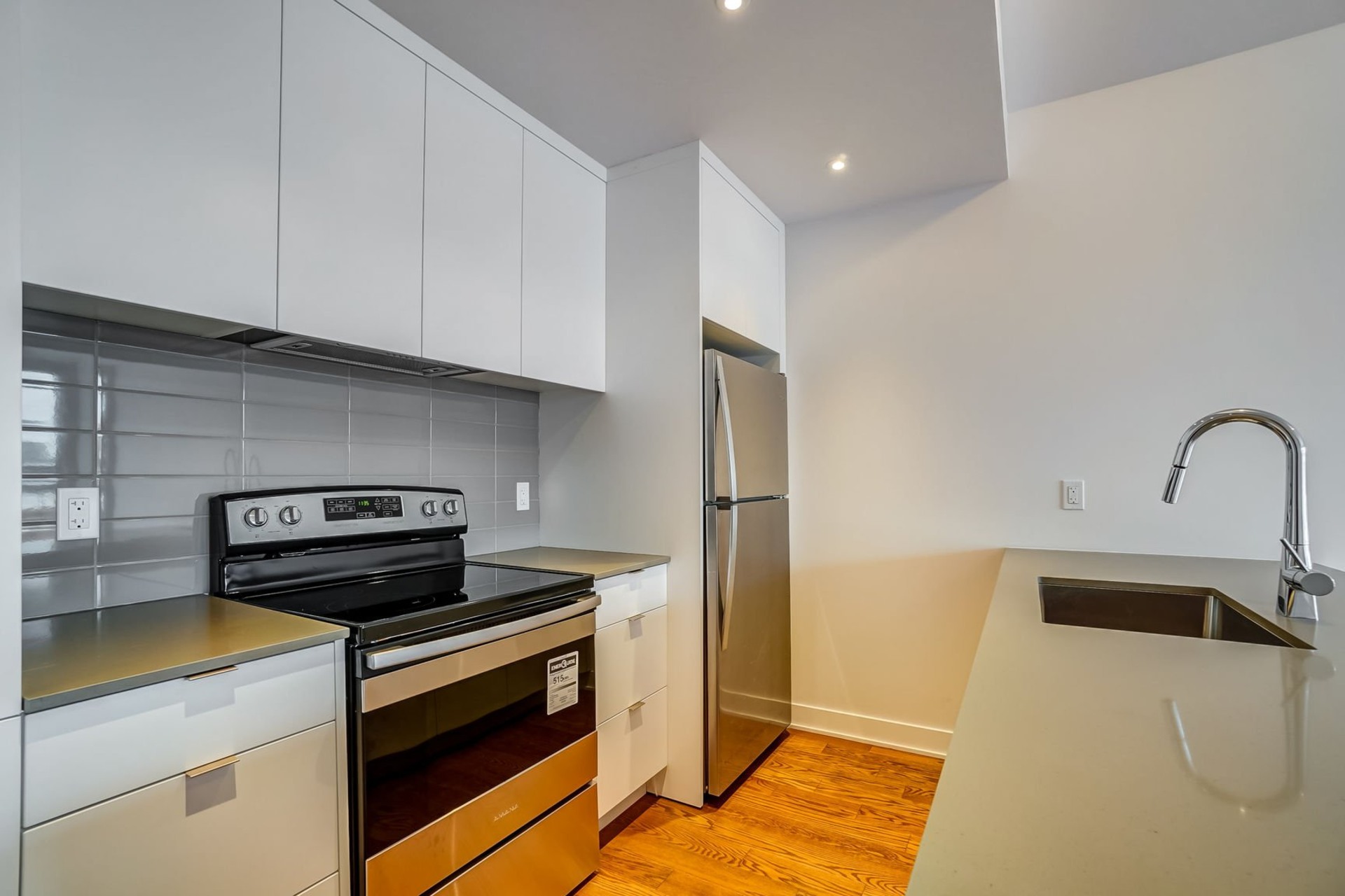 image 8 - Apartment For rent Le Sud-Ouest Montréal  - 3 rooms