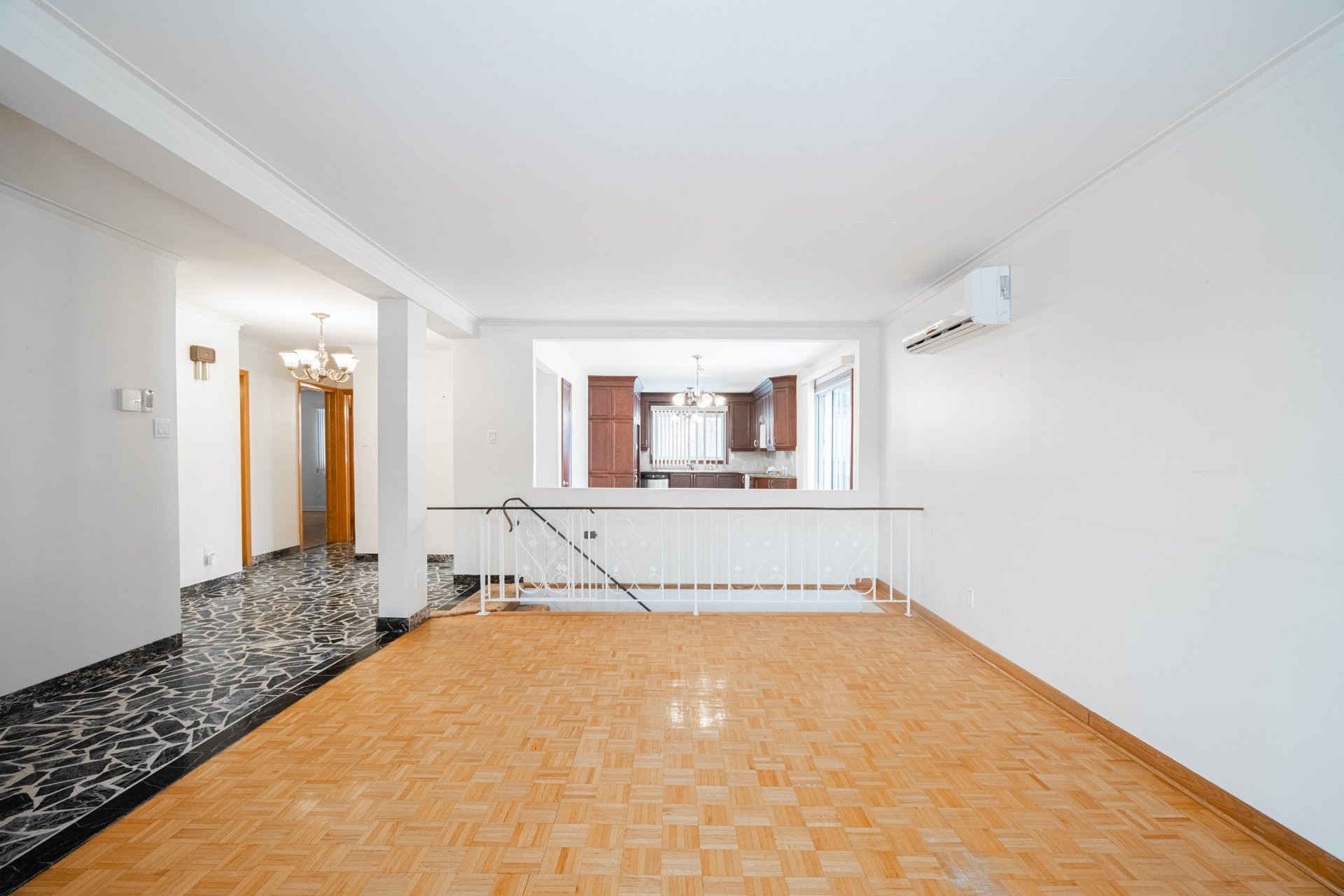 image 1 - Apartment For rent Saint-Léonard Montréal  - 12 rooms