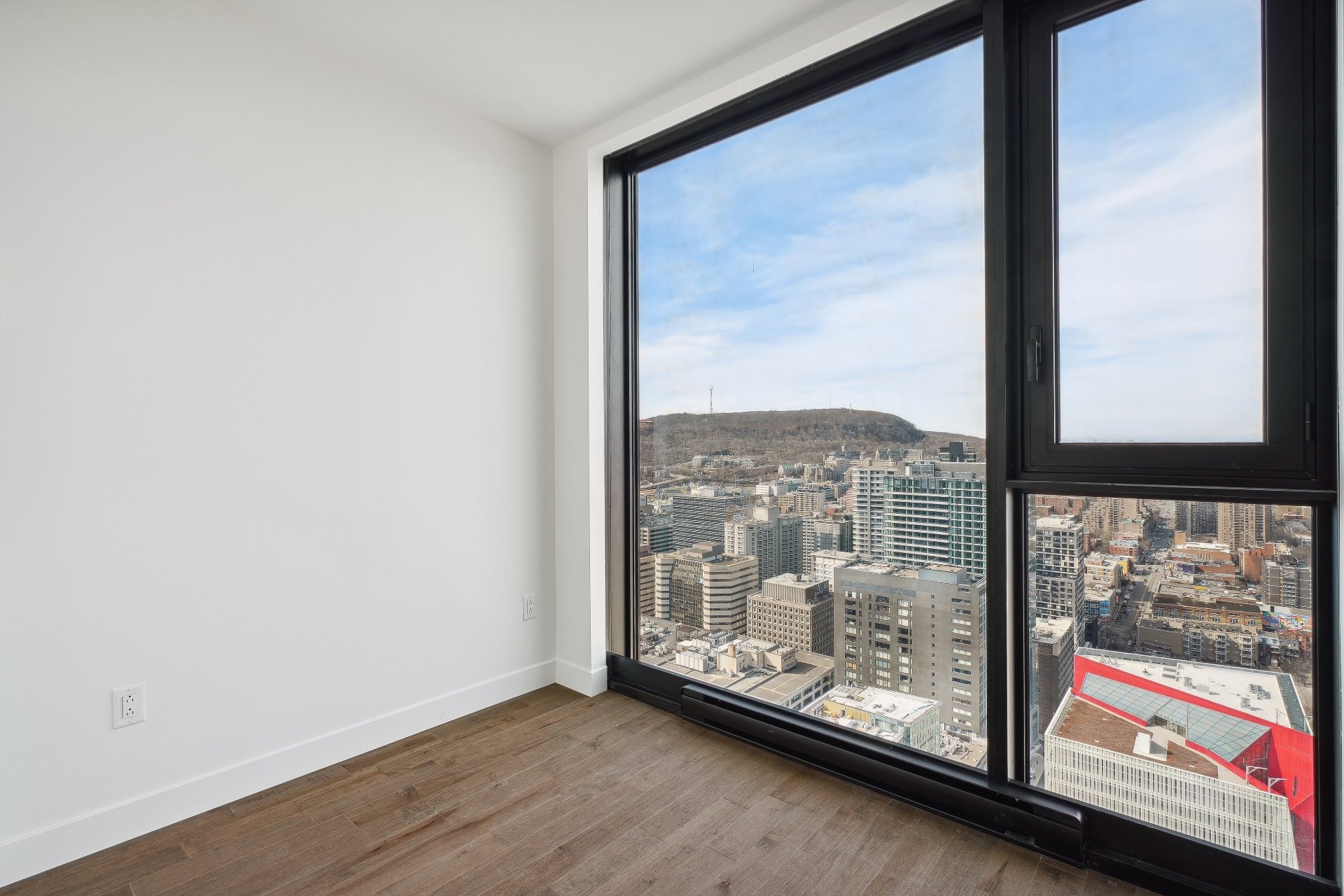 image 8 - Apartment For rent Ville-Marie Montréal  - 4 rooms