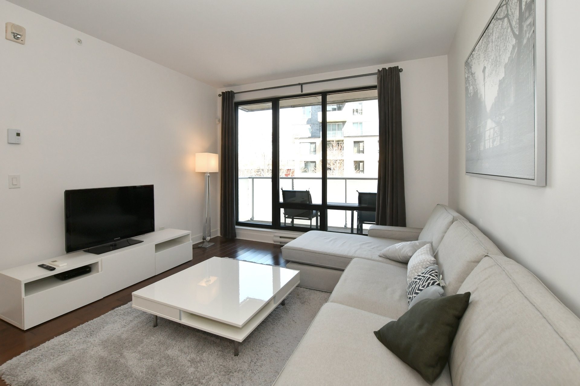 image 2 - Apartment For rent Côte-des-Neiges/Notre-Dame-de-Grâce Montréal  - 4 rooms