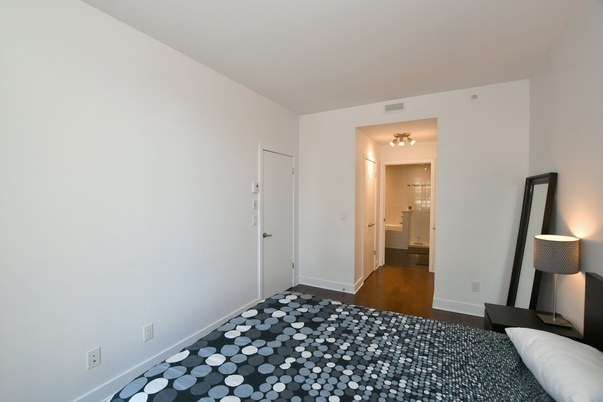image 14 - Apartment For rent Côte-des-Neiges/Notre-Dame-de-Grâce Montréal  - 4 rooms