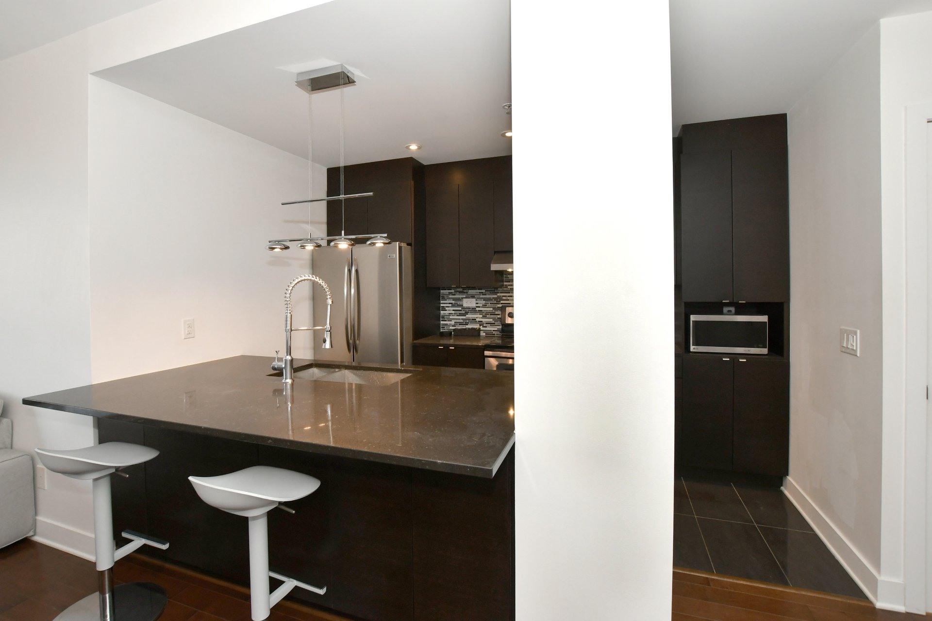 image 8 - Apartment For rent Côte-des-Neiges/Notre-Dame-de-Grâce Montréal  - 4 rooms