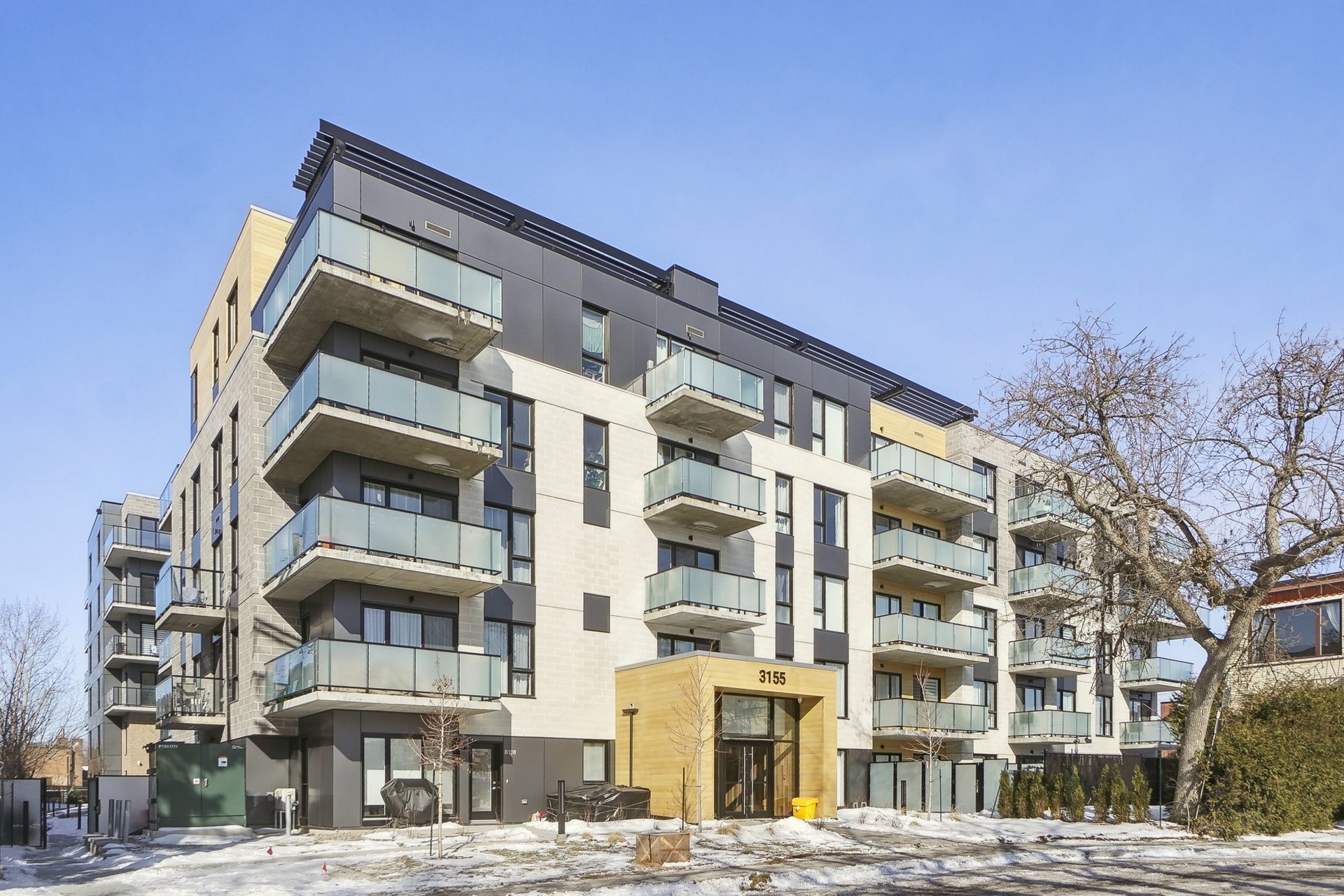 image 2 - Apartment For rent Mercier/Hochelaga-Maisonneuve Montréal  - 5 rooms