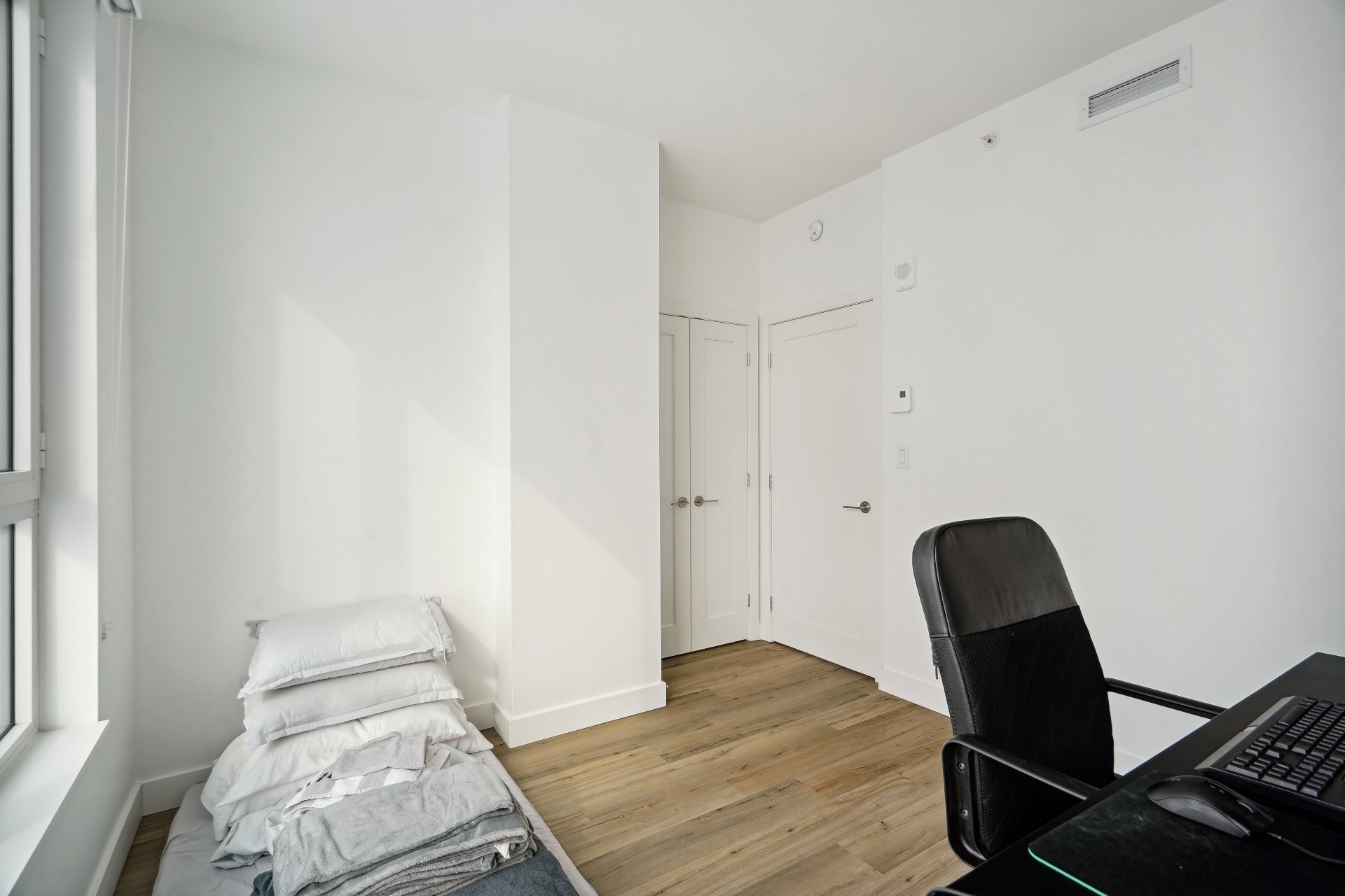 image 16 - Apartment For rent Ahuntsic-Cartierville Montréal  - 8 rooms