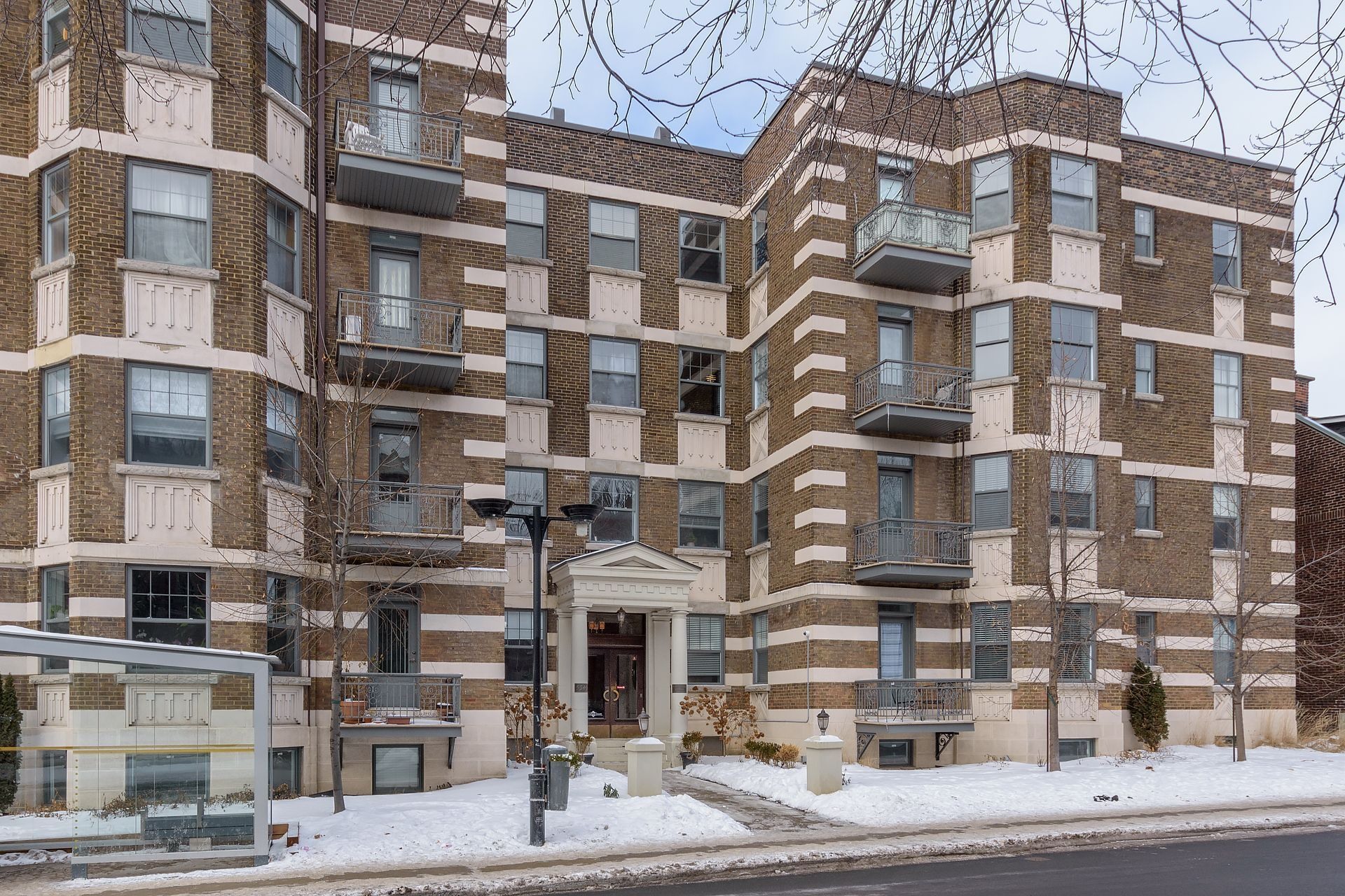 image 0 - Apartment For rent Côte-des-Neiges/Notre-Dame-de-Grâce Montréal  - 7 rooms
