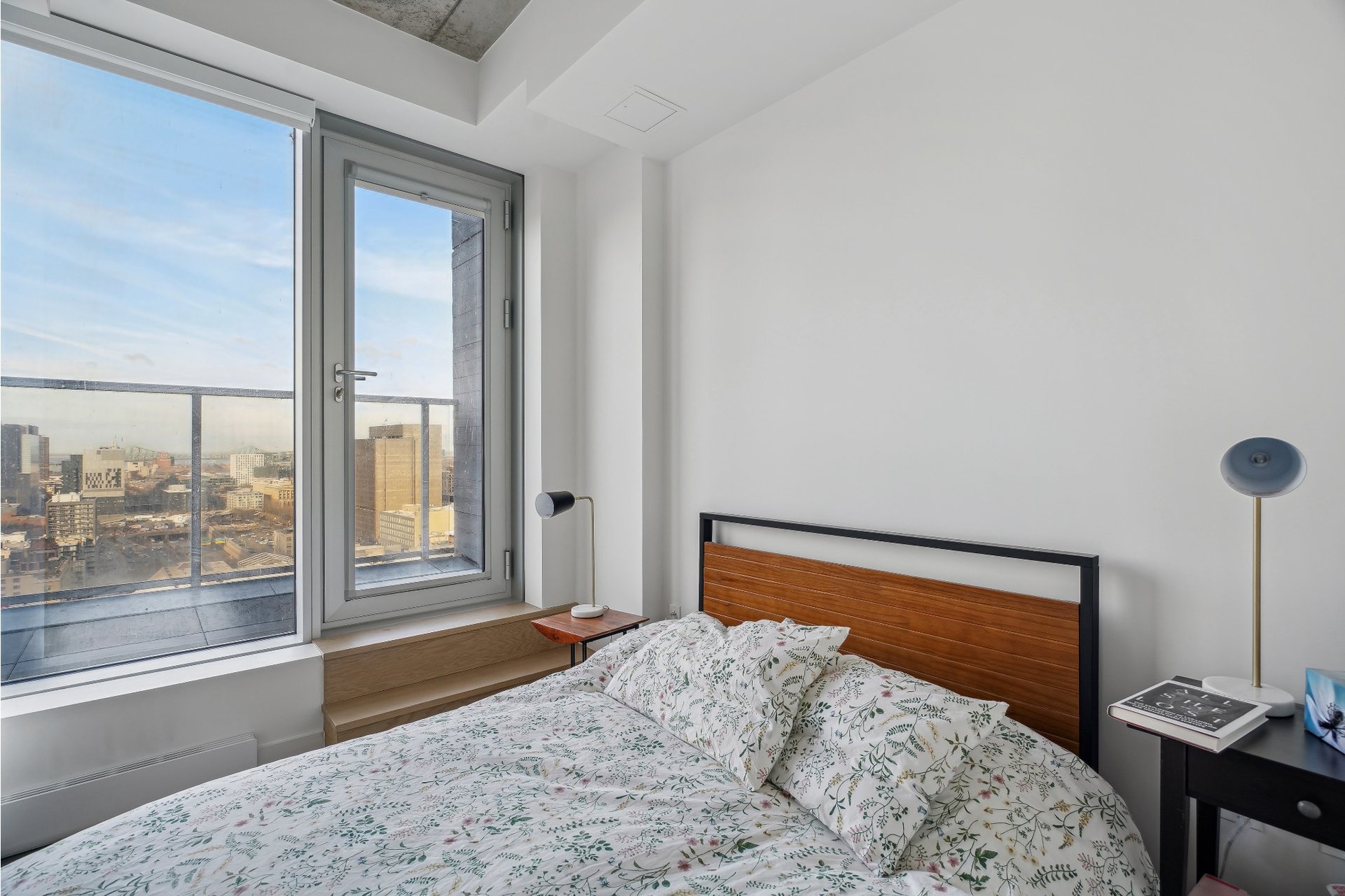 image 9 - Apartment For rent Ville-Marie Montréal  - 4 rooms