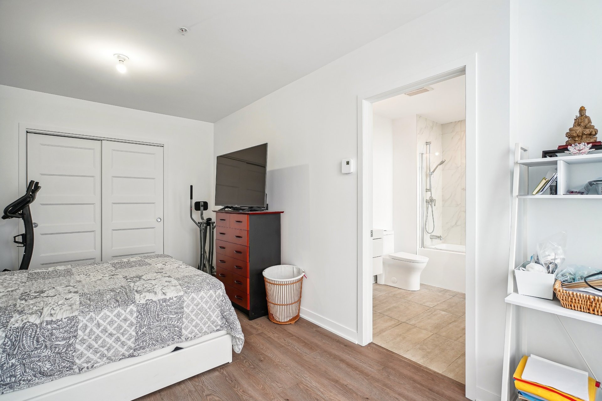 image 9 - Apartment For rent Saint-Laurent Montréal  - 4 rooms