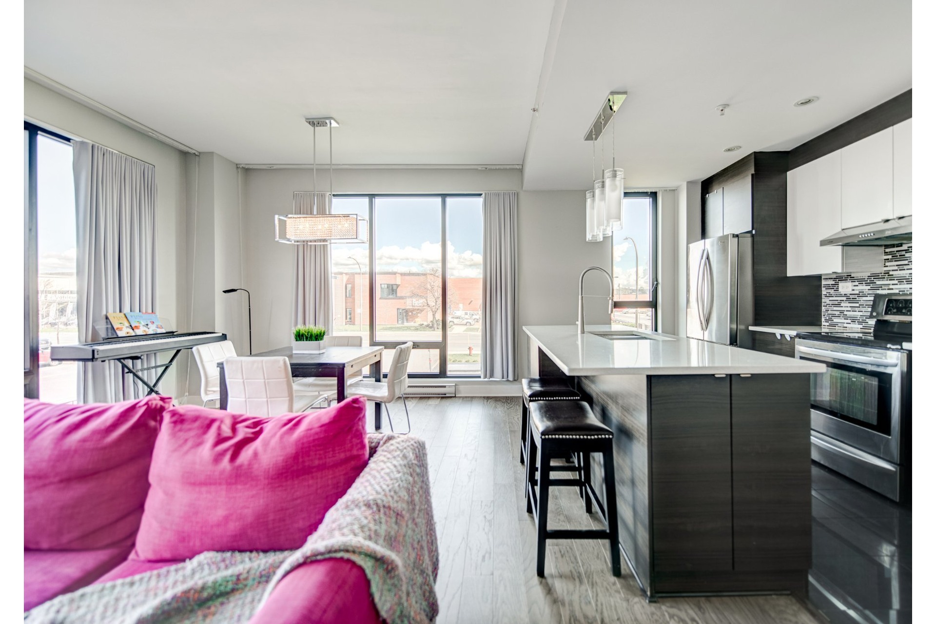image 13 - Apartment For rent Côte-des-Neiges/Notre-Dame-de-Grâce Montréal  - 8 rooms