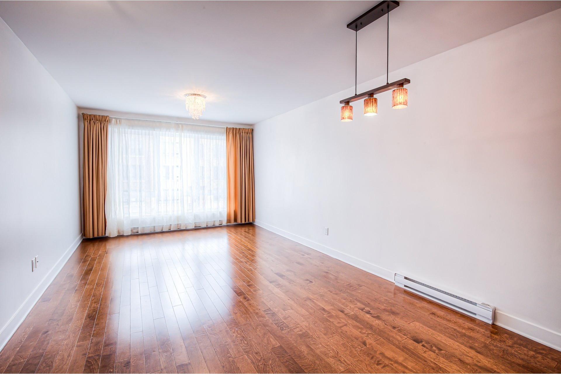 image 2 - Apartment For rent Mercier/Hochelaga-Maisonneuve Montréal  - 5 rooms