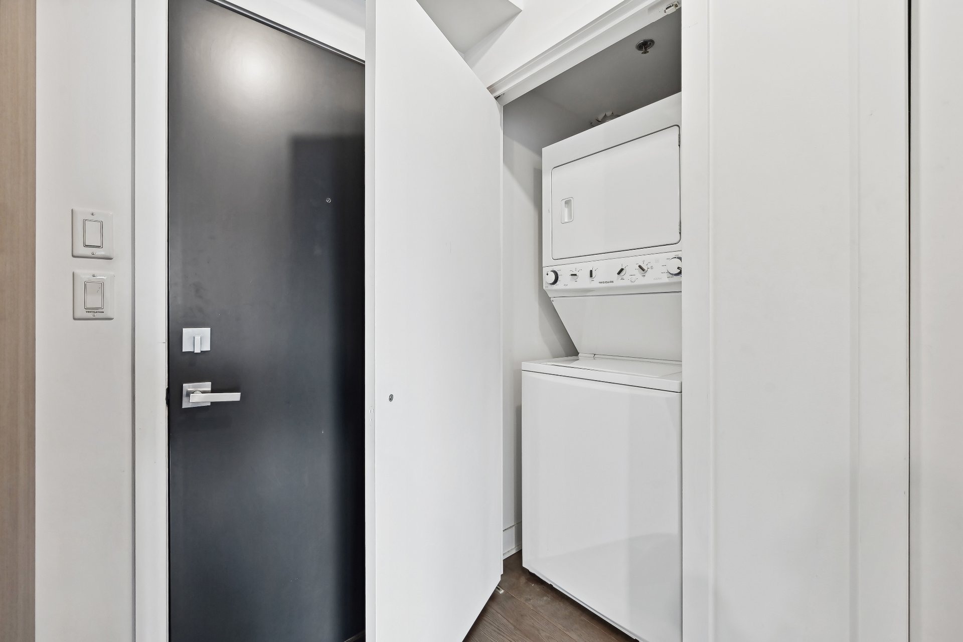 image 10 - Apartment For rent Ville-Marie Montréal  - 6 rooms