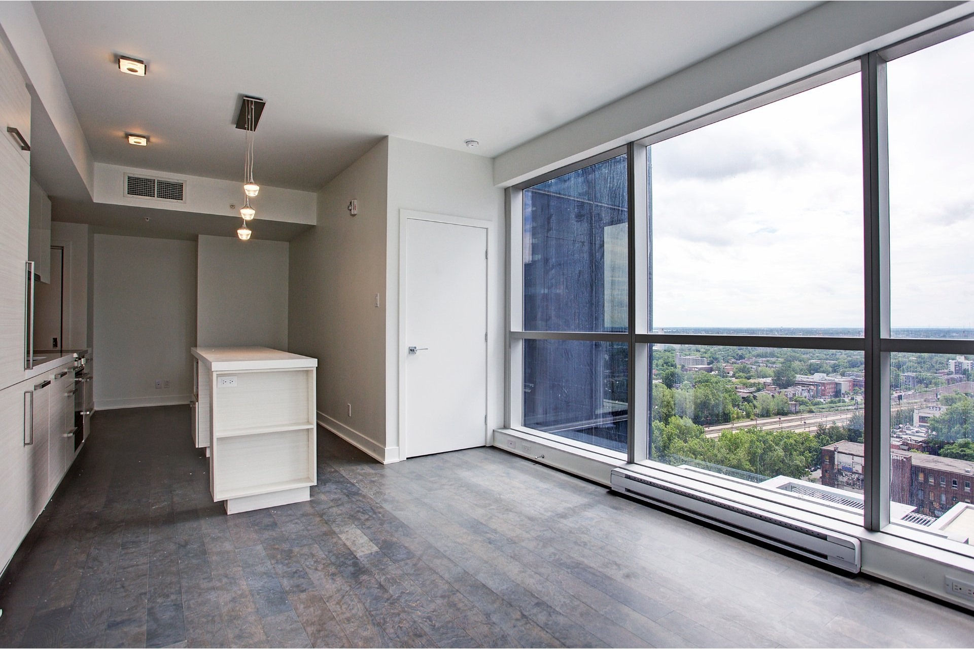 image 5 - Apartment For rent Ville-Marie Montréal  - 5 rooms