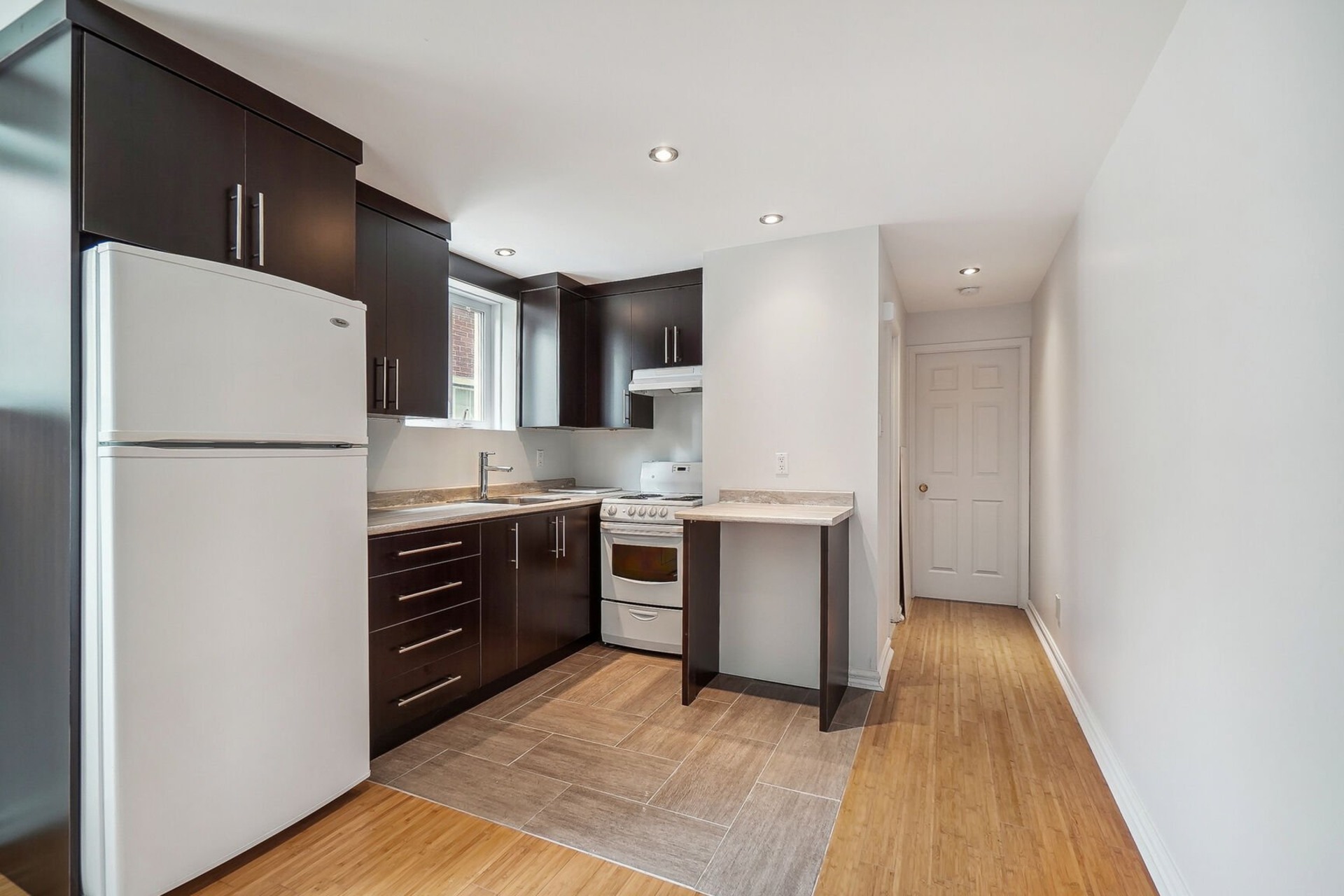 image 3 - Apartment For rent LaSalle Montréal  - 4 rooms