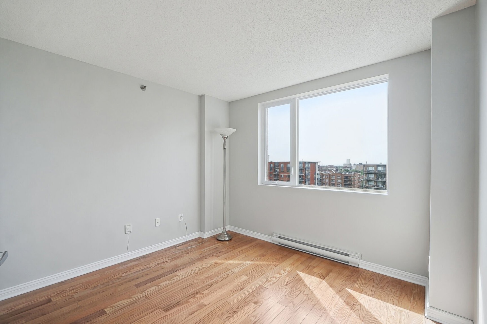 image 3 - Apartment For rent Ville-Marie Montréal  - 5 rooms