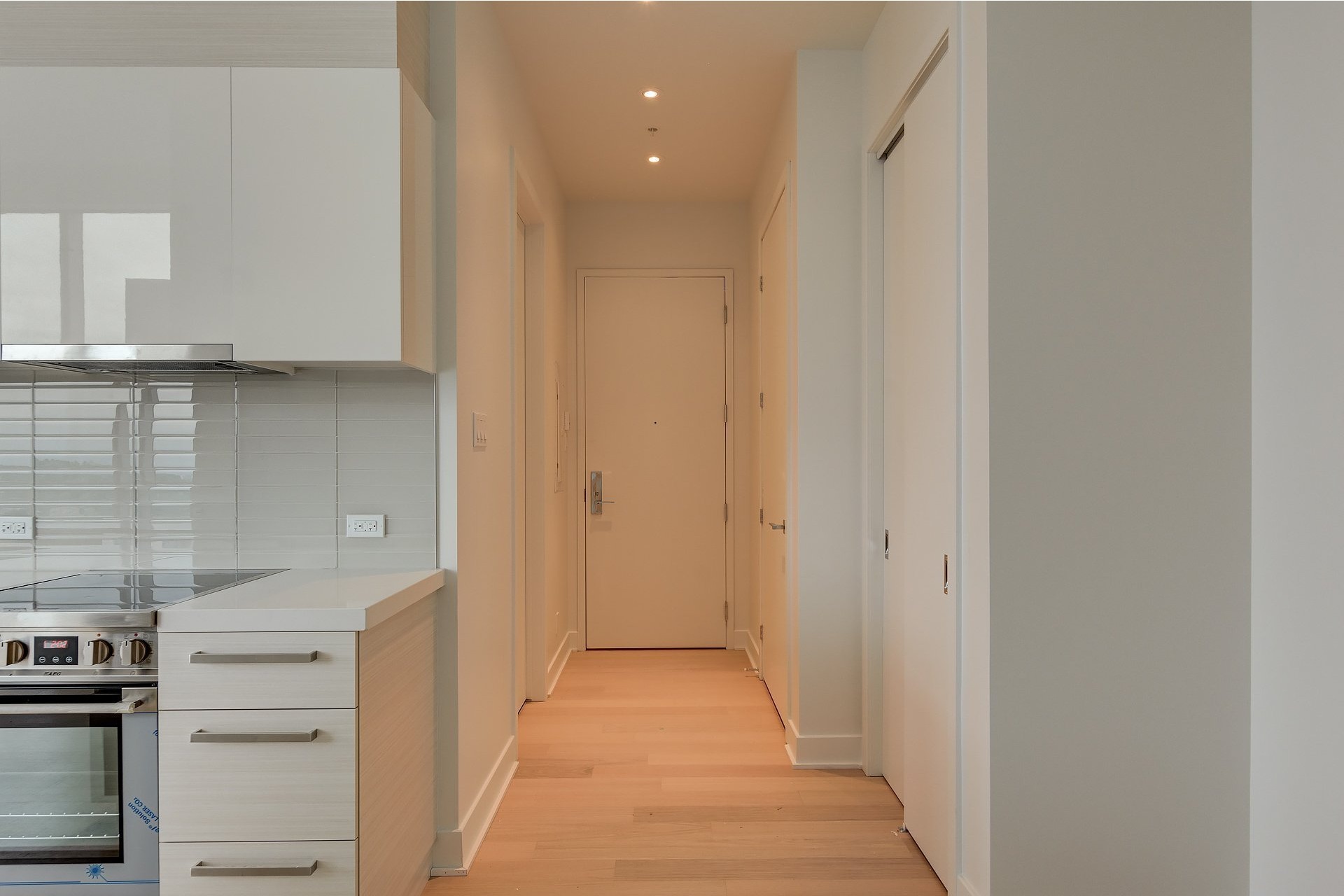 image 14 - Apartment For rent Ville-Marie Montréal  - 4 rooms