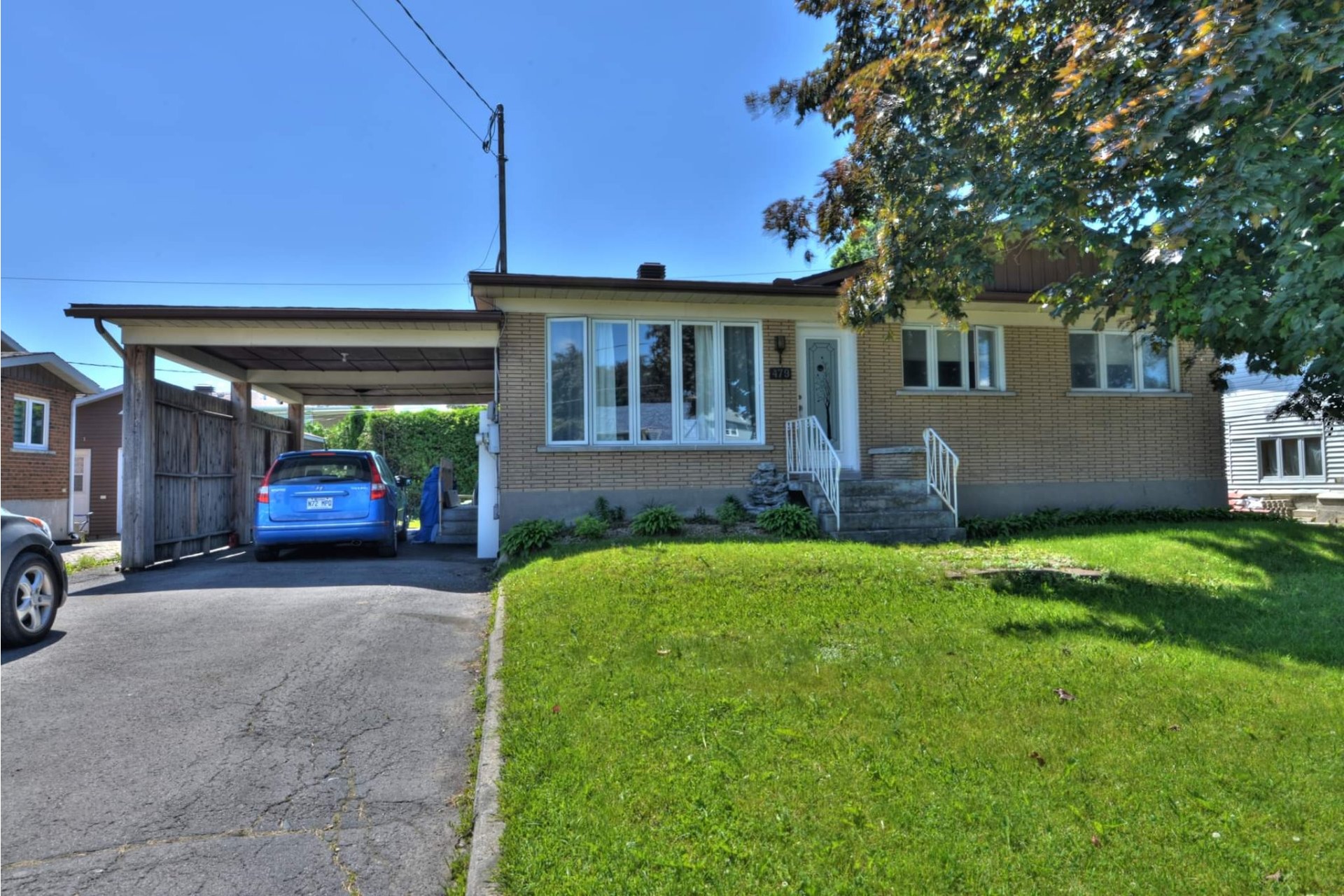 image 0 - House For sale Salaberry-de-Valleyfield - 9 rooms