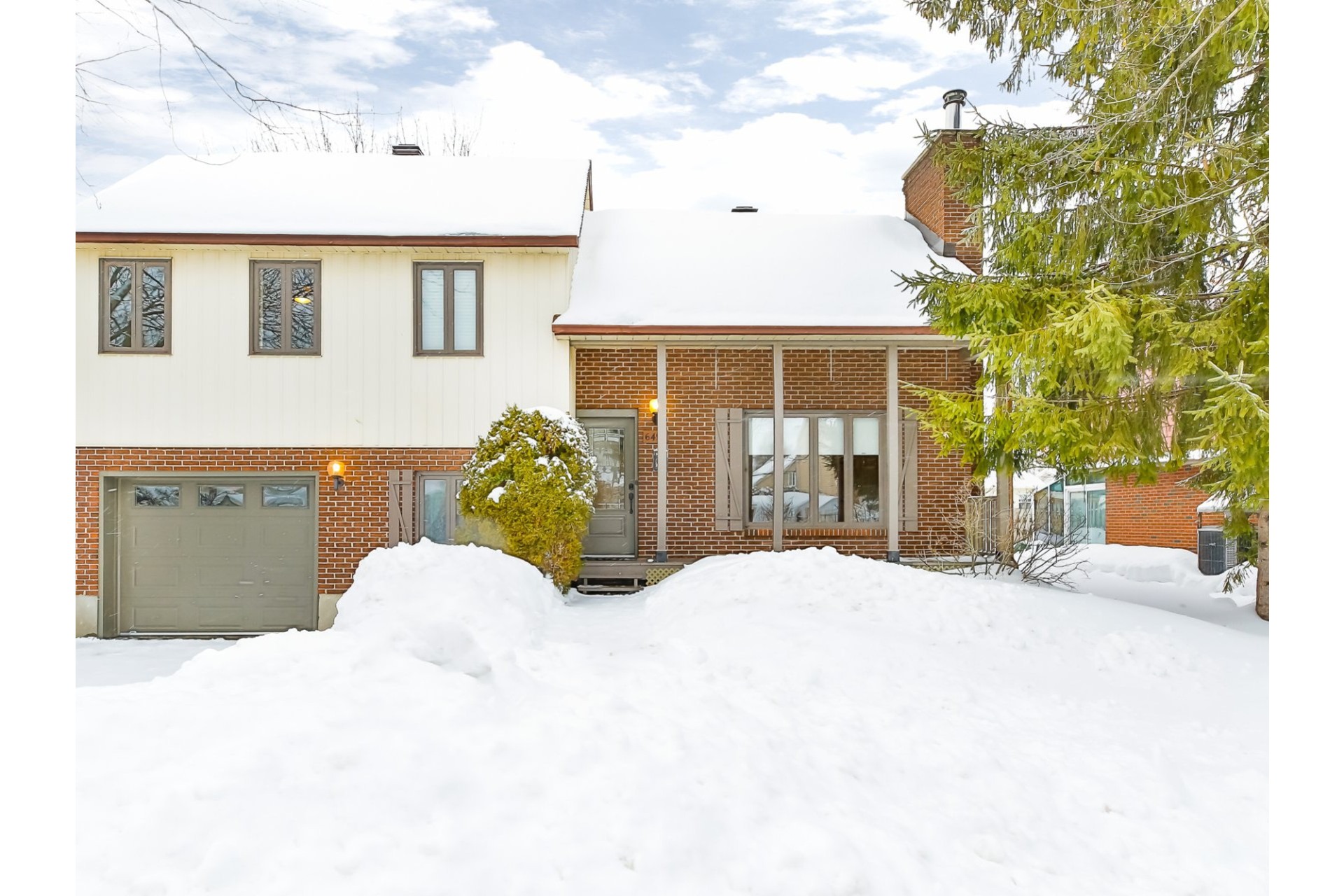 image 24 - House For sale Sainte-Rose Laval  - 13 rooms